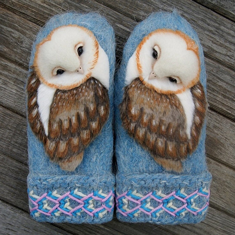 Hand-knitted Nordic mittens in wool with owls